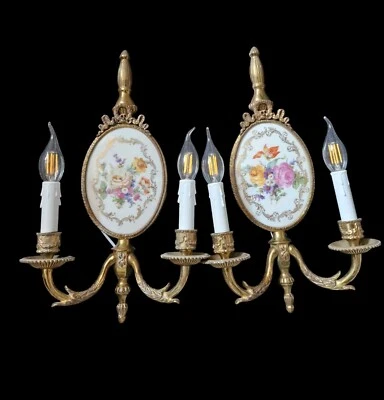 Antique pair of brass wall Lights sconces with porcelain decorated with roses - Image 1 of 4