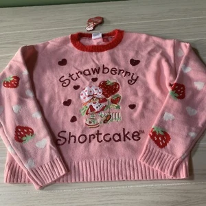 Suéter Strawberry Shortcake Mujer Manga Larga Mediana Rosa Bayas Bordado - Imagen 1 de 8