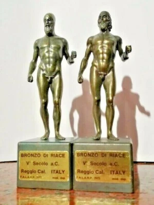 Bronzi di Riace statua 'A '- e -statua 'B' con base in metallo alti cm 32        - Immagine 1 di 4