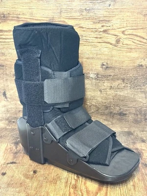 Medline ORT28200MC Bota de Andador Tobillo Pie Soporte Ortopédico Soporte Talla Mediana Foto 1 de 4