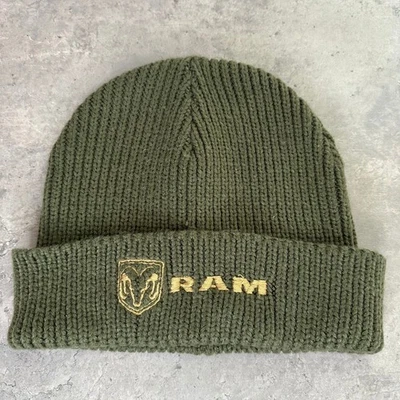 RAM 卡车刺绣豆豆帽港务局橄榄绿色针织帽 — 第 1/4 张图片
