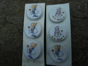 Vintage NIP HOLLY HOBBIT Acrylic Various Printed Images Buttons Set of 6 - Picture 1 of 5
