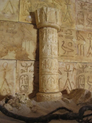 MENTA-MODELLBAU Ägyptische Wandsäule m. Hieroglyphe Terrarium Dekoration,Deko Rückwand,menmt0008