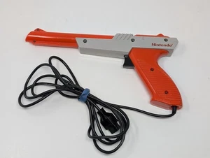 Original 1985 Nintendo NES Zapper Duck Hunt Gun - NES-005 Authentic OEM - Orange - Picture 1 of 2