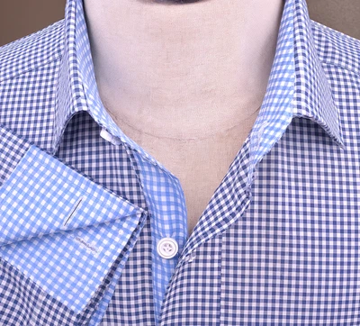 Camisa de vestir pequeña azul a cuadros de guinga a juego forro de cuello extendido de diseñador desvanecido Foto 1 de 4
