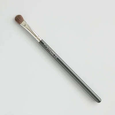 MAC 213 Natural Hair Eye Shadow Brush Fluff Blending Brush Discontinued - Image 1 of 3