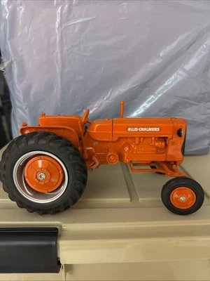 Трактор Allis Chalmers D-17 1991 масштаб 1:16 масштаб Scale Models - Изображение 1 из 4