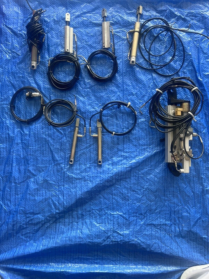 Mercedes R230 SL500 SL55 Convertible Cylinder Package - Image 1 of 2