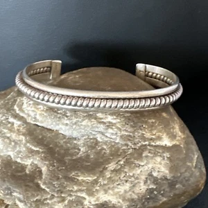 Brazalete de puño nativo americano antiguo peón navajo plata esterlina 15072 - Imagen 1 de 12