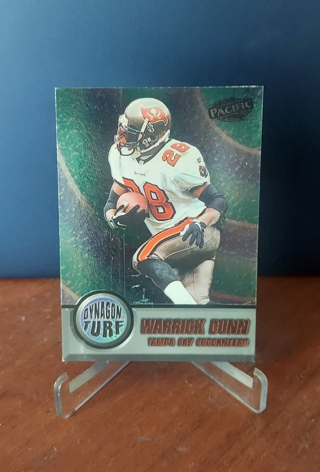 1998 Pacific - Dynagon Turf #19 Warrick Dunn Tampa Bay Buccaneers Insert  - Image 1 of 1