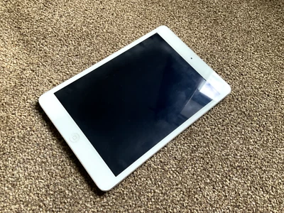 Apple iPad Mini 2 16GB White A1489 - Image 1 of 2