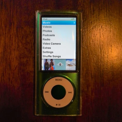 Apple iPod nano 4th Generation 8GB  Green Fully Functional w Case bundle - Image 1 of 2