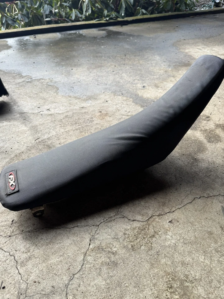 Yamaha YZ125 2002 genuino OEM asiento panorámico sillín Foto 1 de 4