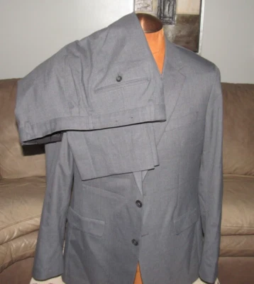 Terno masculino listrado cinza Banana Republic 42L 42 L ajuste padrão 34 X 32 VEJA OUTROS - Imagem 1 de 4