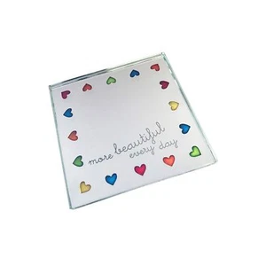 Espejo de Maquillaje Más Hermoso Cada Día Mini Corazones Sentimiento Grabado Forma Espacial - Imagen 1 de 1