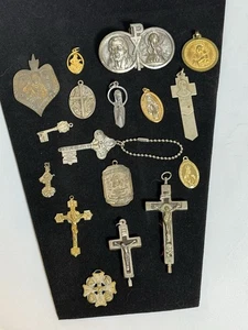 Lote De Medallas Católicas Antiguo Crucifijo Dijes Colgantes De Colección Religiosos - Imagen 1 de 8