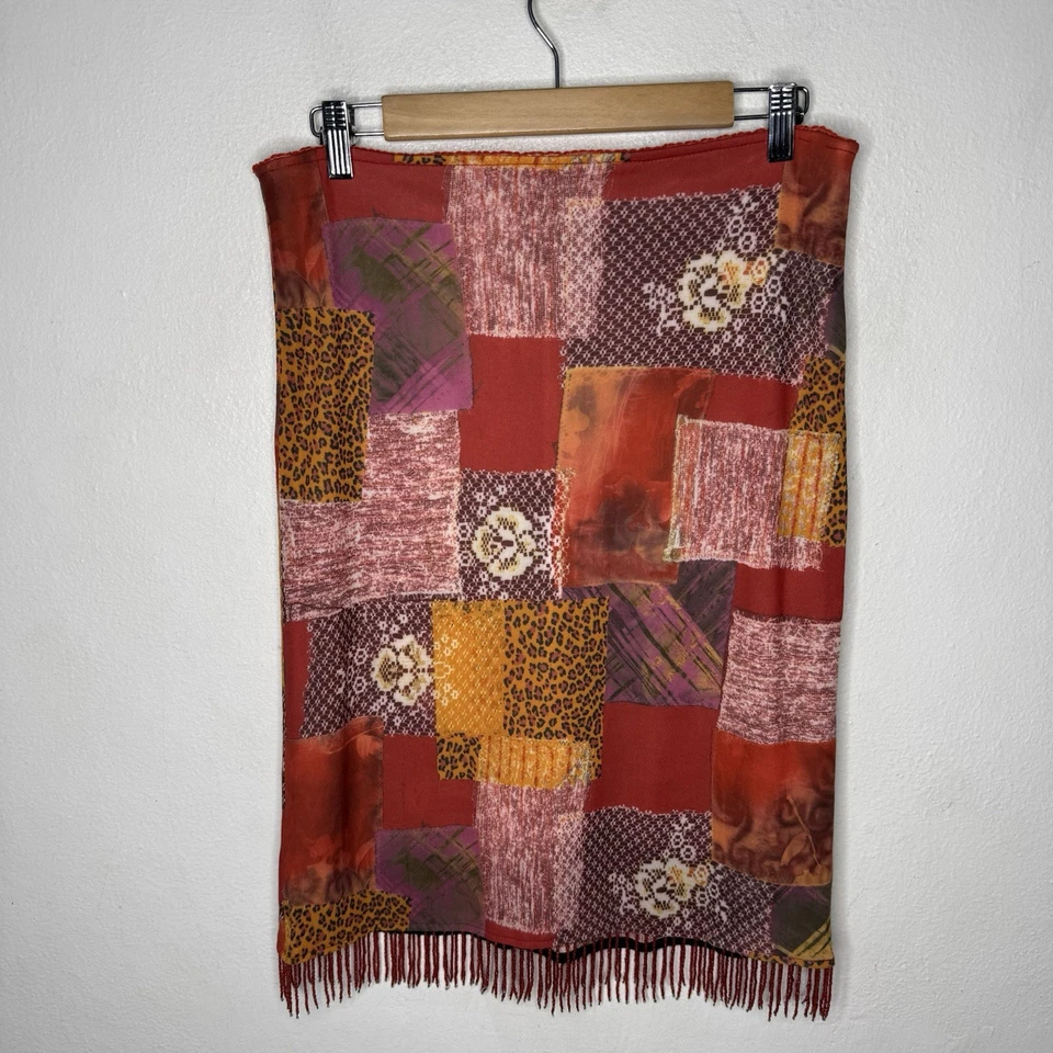 Falda Y2K Forever 21 Talla Mediana Estampado Retazos Cuentas Flecos Dobladillo Hecha en EE. UU. Boho Foto 1 de 4