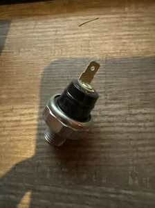DR 133E Niehoff Oil Pressure Switch Cadillac Special Skylark Century Jeep Volvo - Picture 1 of 10