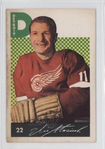 1962-63 Parkhurst Vic Stasiuk #22