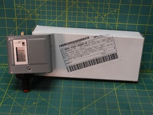 Johnson controla el control abierto de baja presión P70AA-5C 20" Hg. Vac. - 100 PSIG - Imagen 1 de 8