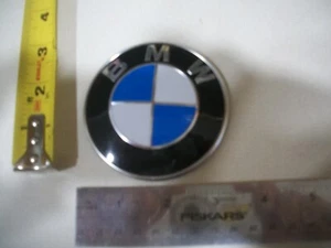 BMW ROUND BLACK WHITE BLUE SYMBOL EMBLEM  OEM CHROME  USED - Picture 1 of 1
