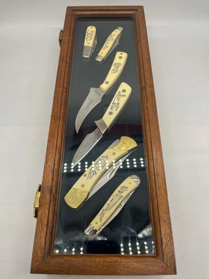 Juego de cuchillos Schrade Scrimshaw vintage - 6 cuchillos EE. UU. con vitrina de madera Foto 1 de 4