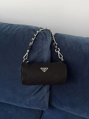 Cartera Prada acolchada Tessuto negra mini barril Foto 1 de 4