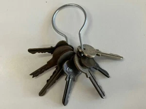 VINTAGE SCHLÜSSEL 8 MEHRERE FIRMENHERSTELLER - Bild 1 von 6
