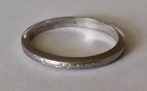 Platinum wedding band. Possibly antique. Size O1/2. - Picture 1 of 5