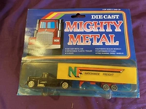 Camión de plataforma grande fundido a presión vintage Mighty metal fundido se mueve carga a nivel nacional de Hong Kong - Imagen 1 de 6