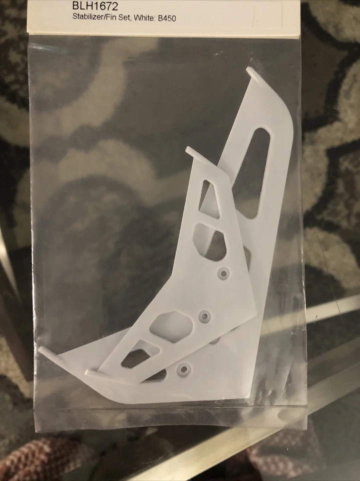 Juego de estabilizador/aletas Blade BLH1672, blanco: B450 • Foto 1 de 1