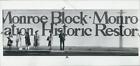 GROSSES 1980 Pressefoto Menschen vor Monroe Block historisches Restaurierungsschild