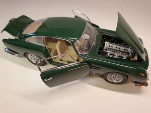 AUTOart Aston Martin DB5 Coupe 1:18 Scale - British Racing Green - Picture 1 of 24