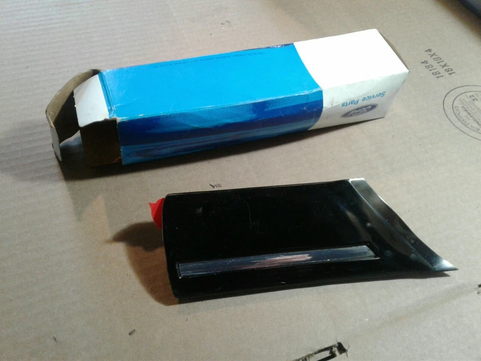 NOS 1988 1989 1990 LINCOLN CONTINENTAL MOLDAGEM DE PARA-LAMA DIANTEIRO INFERIOR LH ÉBANO - Imagem 1 de 1