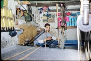 Diapositiva 35 mm vintage LAVORI ARTIGIANALI TELAIO MERCATO APERTO CITTÀ VECCHIA TRIPOLI, LIBIA 1952 3 - Foto 1 di 3