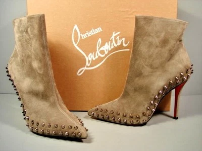 Louboutin 35.5/5 Willetta Taupe Suede point toe spikes ankle boots booties New  - Изображение 1 из 4