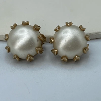 Corona Trifari conjunto de pendientes clip perlas de imitación Foto 1 de 4