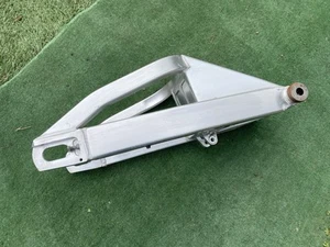 Yamaha R1 Swingarm 1998 1999 4XV Rear Arm 4XV-22110-01-00 98 99 Swing Arm - Picture 1 of 17
