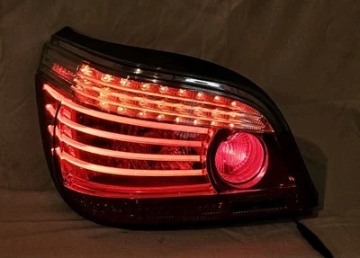 Luz trasera izquierda BMW M5 550i 535xi 535i 528xi 528i 2006-2010 63217180515 OEM Foto 1 de 4