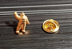 Michelin Pin Bibendum golden relief - Maße 12x15mm - Picture 1 of 1