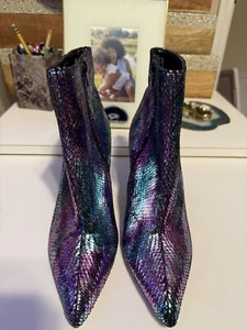 Betsy Johnson Brand New Stunning iridescent ankle Boots Size 9.5 - Picture 1 of 6