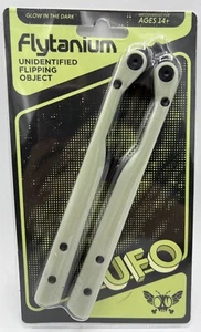 Flytanium U.F.O. Unidentified Flipping Object Trainer - Glow In The Dark (UFO) - Picture 1 of 3