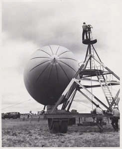 1942 Press Photo WWII U.S. Navy Airship (K-Class) used for Carrier Pigeons - Picture 1 of 2