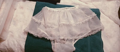 BRAGUITA DE NAILON VINTAGE HECHA A MANO talla 10 BLANCA TRANSPARENTE CON VOLANTES ALGUNOS DESHILACHADOS #AU529 Foto 1 de 4