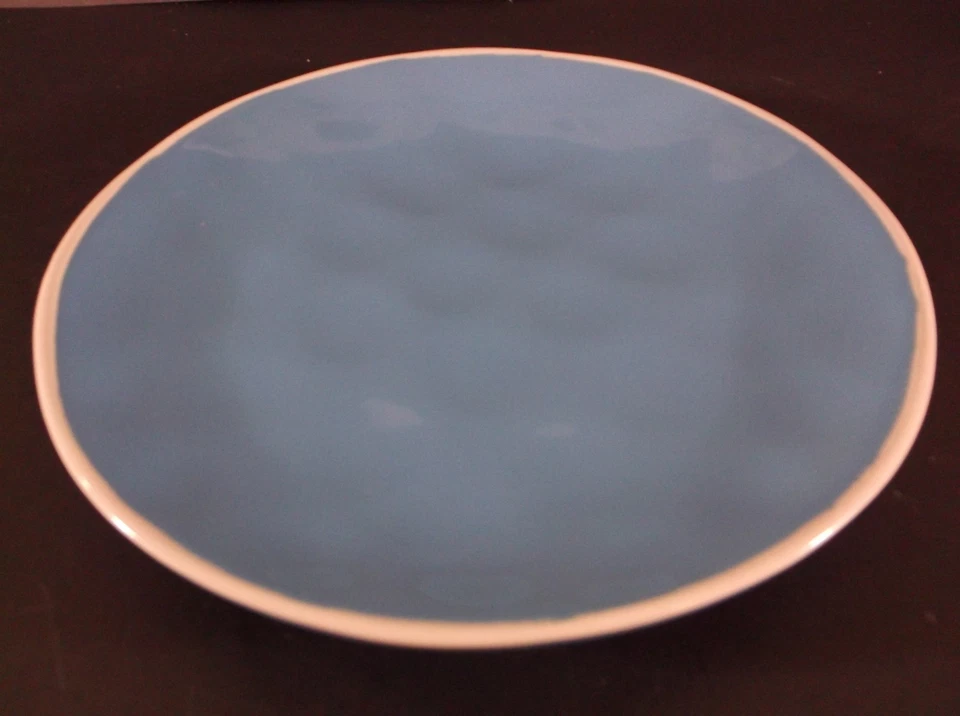 Prato de salada Maxwell & Williams Krinkle azul - Imagem 1 de 3