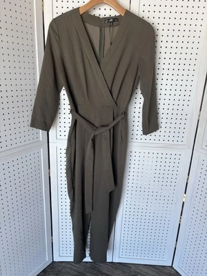 Dynamite média feminina uma peça. Camiseta manga longa com cinto verde exército nova sem etiquetas! - Imagem 1 de 4