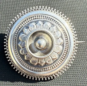 Antiguo prendedor/broche victoriano de renacimiento etrusco calado abovedado, C 1880 - Imagen 1 de 6