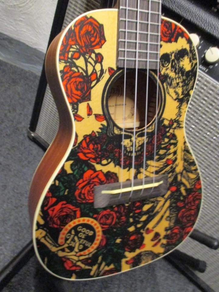 Álvarez GDU26C-Roses Grateful Dead Ukelele - Edición Limitada en Caja Foto 1 de 4