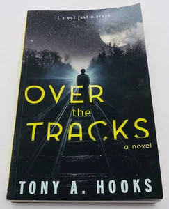Over The Tracks von Tony A. Hooks Taschenbuch 2019 signiert - Bild 1 von 9