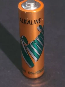 Vintage Vinnic AA Battery 1.5 Volt Alkaline Orange Black Green - Picture 1 of 4